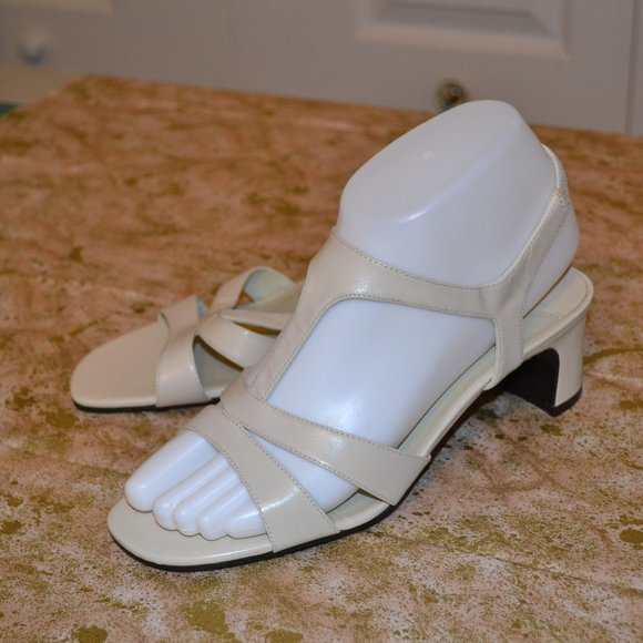 Easy Spirit Shoes - Beige Strap low heels in size 6